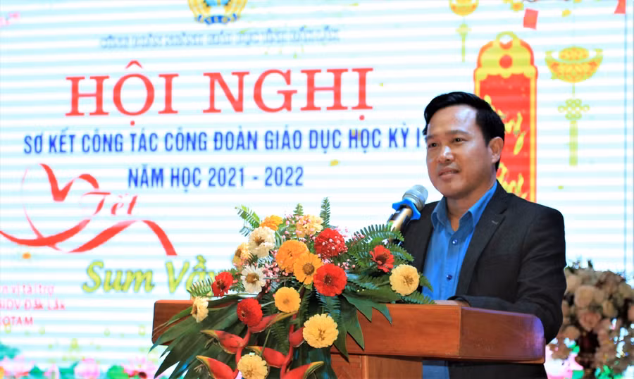 Ông Lưu Tiến Quang - Chủ tịch Công đoàn ngành GD tỉnh phát biểu tại buổi Lễ.