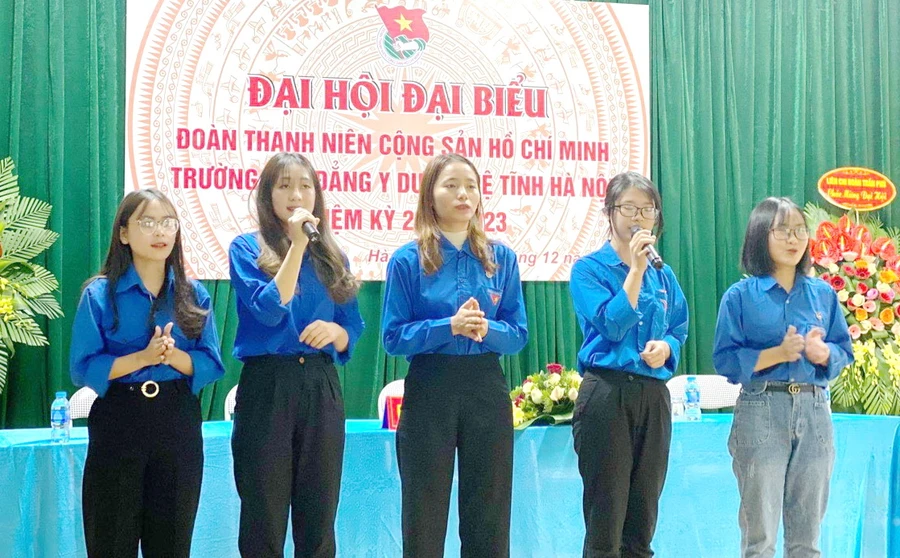 Chi bộ Đảng Trường Cao đẳng Y Dược Tuệ Tĩnh Hà Nội xác định, phát triển đảng viên mới là nhiệm vụ trọng tâm.