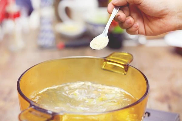 
Nhiều bà nội trợ đang coi hạt nêm như gia vị không thể thiếu cho các món ăn.