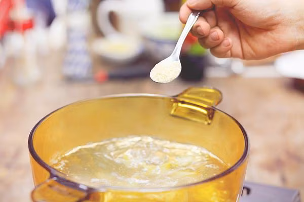 
Nhiều bà nội trợ đang coi hạt nêm như gia vị không thể thiếu cho các món ăn.