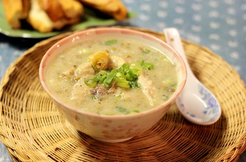 Cháo thịt gà bí đỏ.