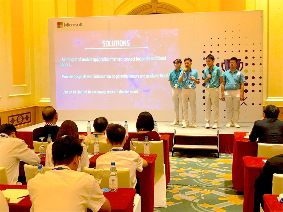 Phần trình bày của đội thi Sky-Line Đà Nẵng đã vinh dự lọt Top 10 toàn cầu