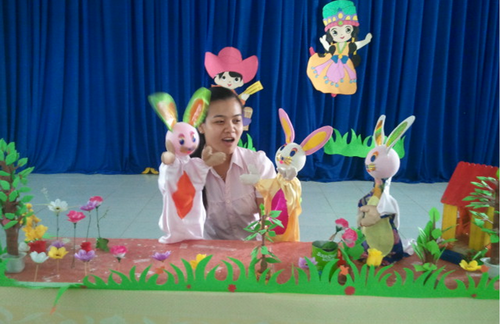 Giúp trẻ mầm non 3 tuổi phát triển ngôn ngữ thông qua trò chơi con rối
