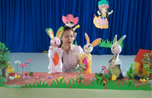 Giúp trẻ mầm non 3 tuổi phát triển ngôn ngữ thông qua trò chơi con rối