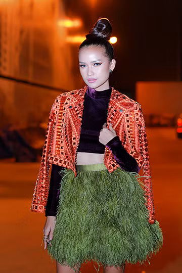 Phi Phuong Anh do dang ben Quan quan Next Top Ngoc Chau - Anh 4