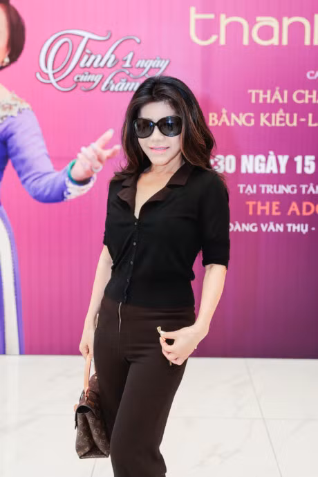 Danh ca Thanh Tuyen lan dau hat cung em gai Son Tuyen - Anh 1