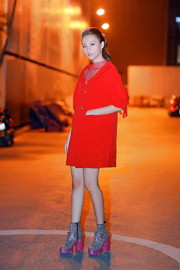 Phi Phuong Anh do dang ben Quan quan Next Top Ngoc Chau - Anh 1