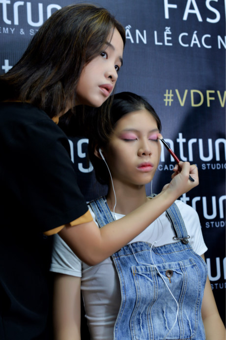 Chuyen gia trang diem Nam Trung chap nhan 