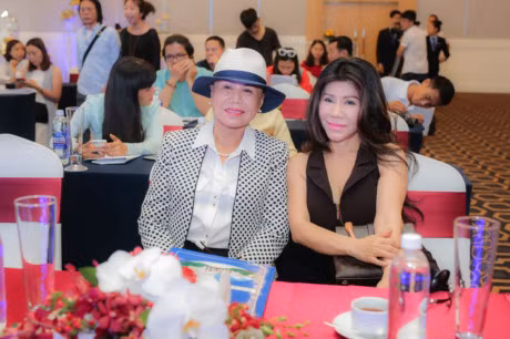 Danh ca Thanh Tuyen lan dau hat cung em gai Son Tuyen - Anh 3