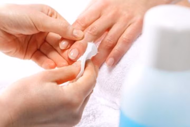 Những tác hại ít biết của nước tẩy móng acetone