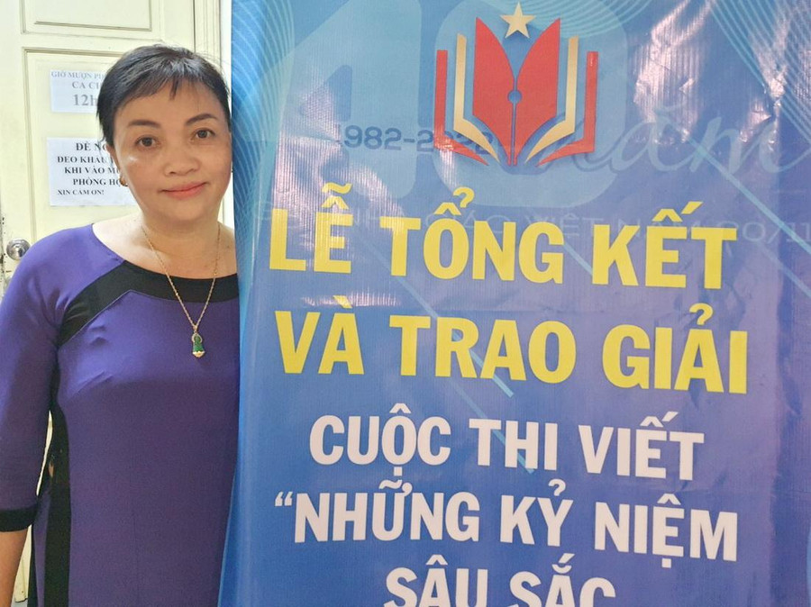 Cô giáo Võ Thị Dương – giáo viên Trường THCS Lộc Nga (Bảo Lộc, Lâm Đồng) bên lề Lễ trao giải Cuộc thi viết "Những kỷ niệm sâu sắc về thầy cô và mái trường" năm 2022. Cô giáo Võ Thị Dương – giáo viên Trường THCS Lộc Nga (Bảo Lộc, Lâm Đồng) bên lề Lễ trao giải Cuộc thi viết "Những kỷ niệm sâu sắc về thầy cô và mái trường" năm 2022.