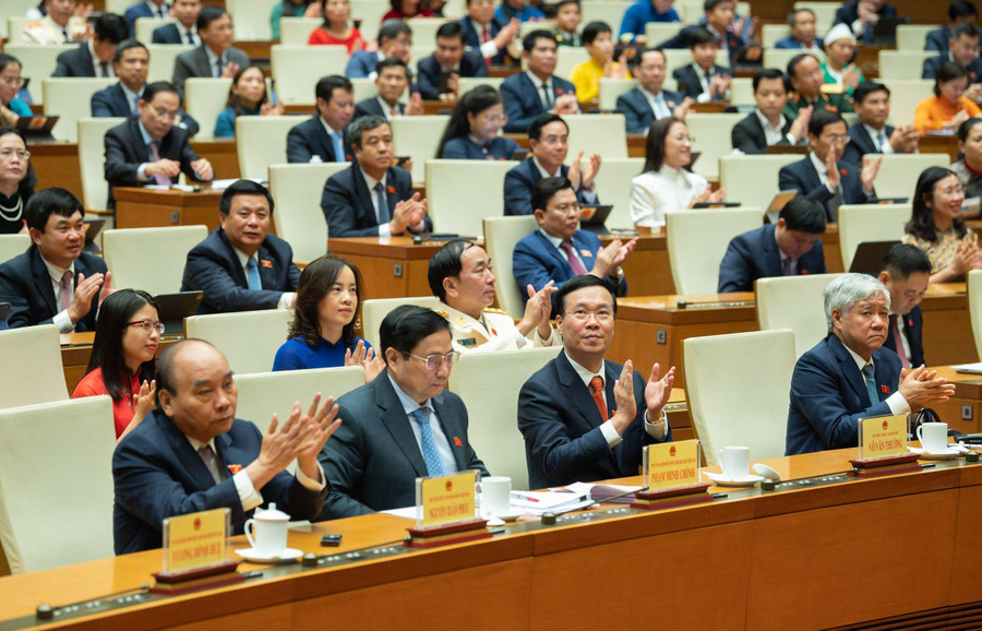 Các lãnh đạo, nguyên lãnh đạo Đảng, Nhà nước và các đại biểu Quốc hội dự phiên họp. Các lãnh đạo, nguyên lãnh đạo Đảng, Nhà nước và các đại biểu Quốc hội dự phiên họp.