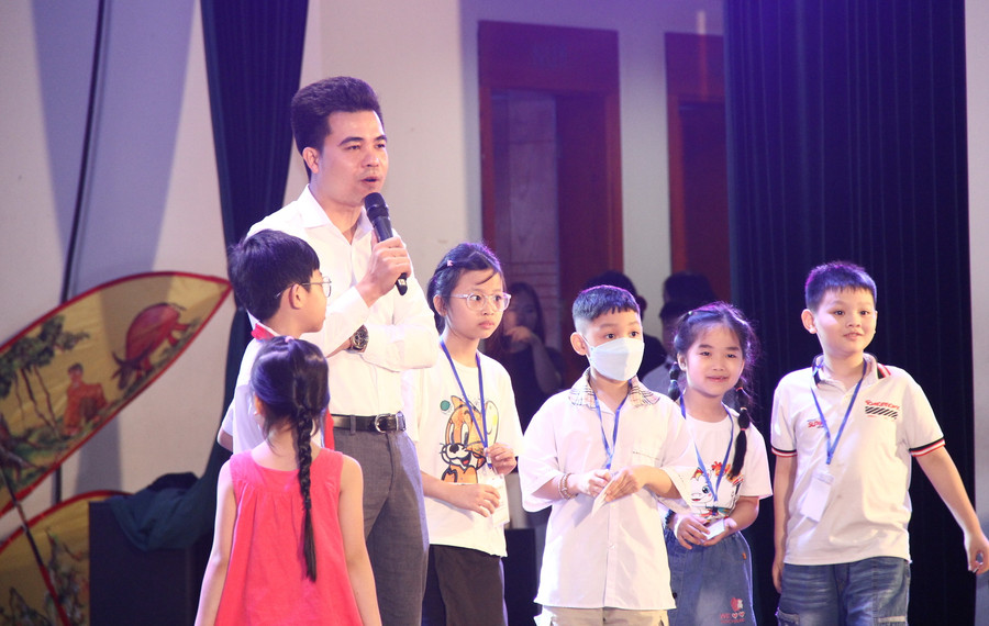 Chuyên gia Đinh Văn Hưng chia sẻ một số kỹ năng phòng tránh xâm hại, bắt cóc trẻ em. Chuyên gia Đinh Văn Hưng chia sẻ một số kỹ năng phòng tránh xâm hại, bắt cóc trẻ em.