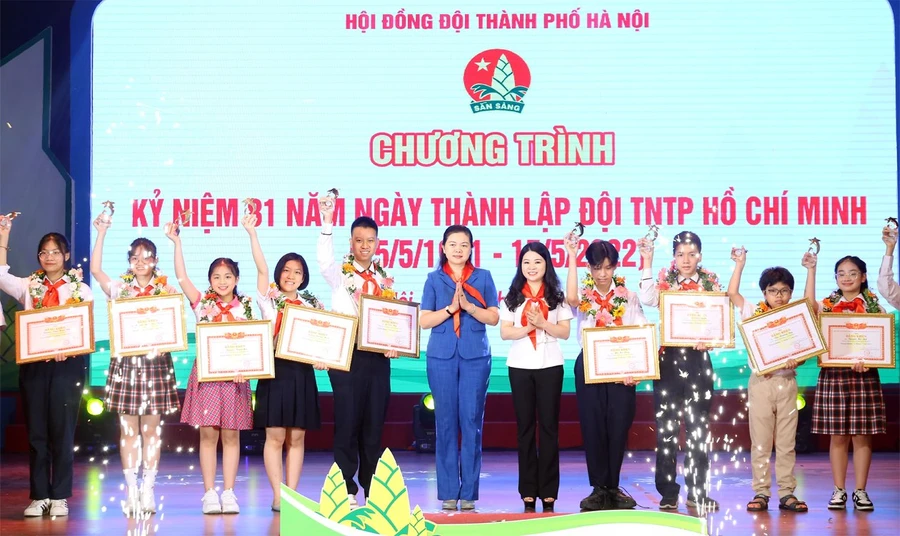 Chương trình kỷ niệm 81 năm ngày thành lập Đội TNTP Hồ Chí Minh được diễn ra trong sáng 12/5.