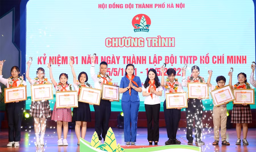 Chương trình kỷ niệm 81 năm ngày thành lập Đội TNTP Hồ Chí Minh được diễn ra trong sáng 12/5.