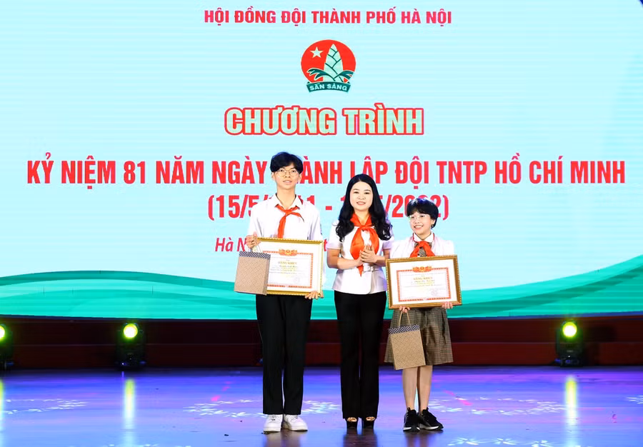 Đây là giải thưởng cao quý của Ban Chấp hành Đoàn Thành phố dành tặng thiếu nhi tiêu biểu Thủ đô. Cũng trong khuôn khổ chương trình, Hội đồng Đội Thành phố trao giải cho các em thiếu nhi đạt giải Đặc biệt, Nhất, Nhì, Ba cuộc thi vẽ tranh “Hà Nội trong em” và cuộc thi “Book review – Trang sách xanh nuôi dưỡng ước mơ hồng”.