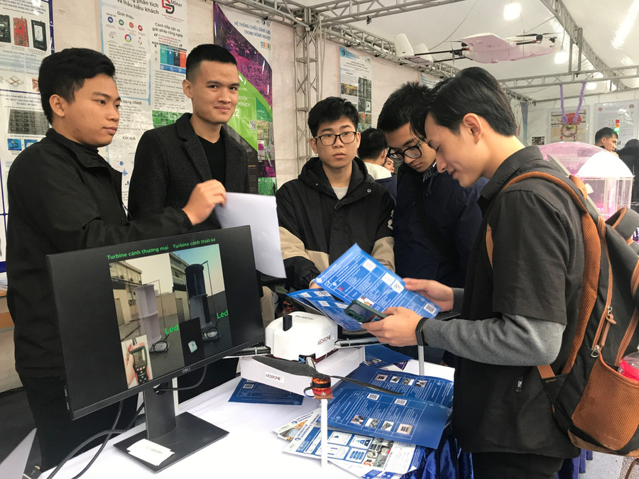 Hấp dẫn các chương trình đào tạo tại ĐHQGHN. Hấp dẫn các chương trình đào tạo tại ĐHQGHN.