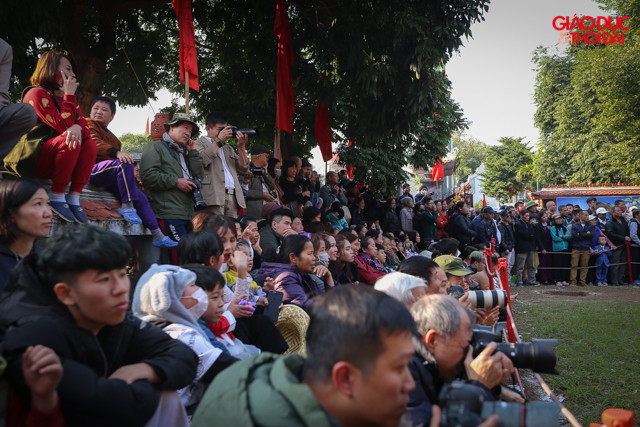 Rất đông người dân và du khách thập phương đã đến để tham gia lễ hội.