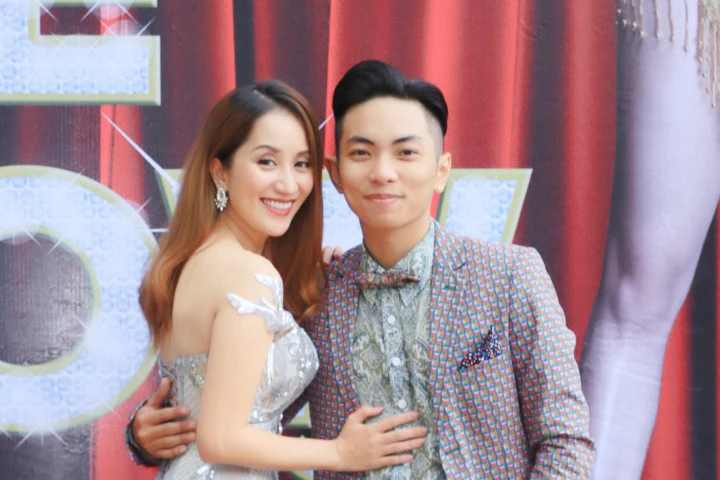 Khánh Thi "năn nỉ" Phan Hiển tài trợ làm liveshow