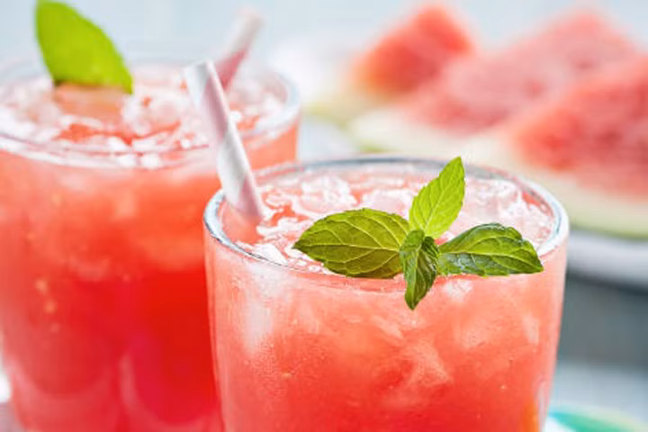 Cách làm sinh tố dưa hấu thơm ngon bổ dưỡng ngày hè