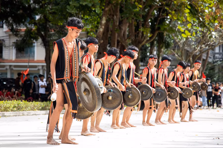 Học sinh tự tin, hào hứng tham gia biểu diễn tại các hội thi, lễ hội.