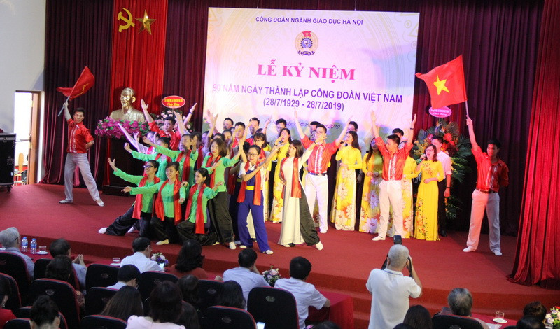 Văn nghệ chào mừng