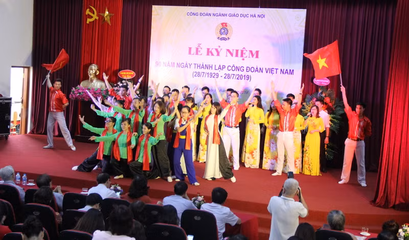 Văn nghệ chào mừng