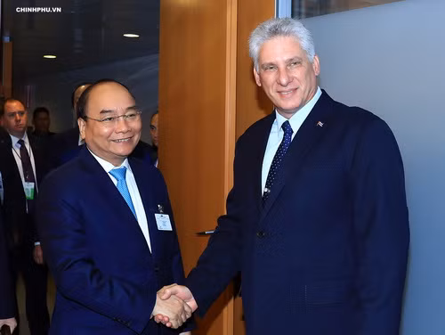 Thủ tướng Nguyễn Xuân Phúc và Chủ tịch Hội đồng Nhà nước và Hội đồng Bộ trưởng Cuba Miguel Diaz-Canel - Ảnh: VGP