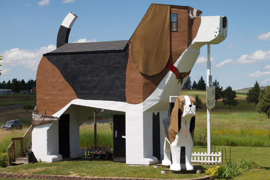 Khách sạn được tạo hình một chú chó beagle khổng lồ. Ảnh: Wikipedia. Khách sạn được tạo hình một chú chó beagle khổng lồ. Ảnh: Wikipedia.