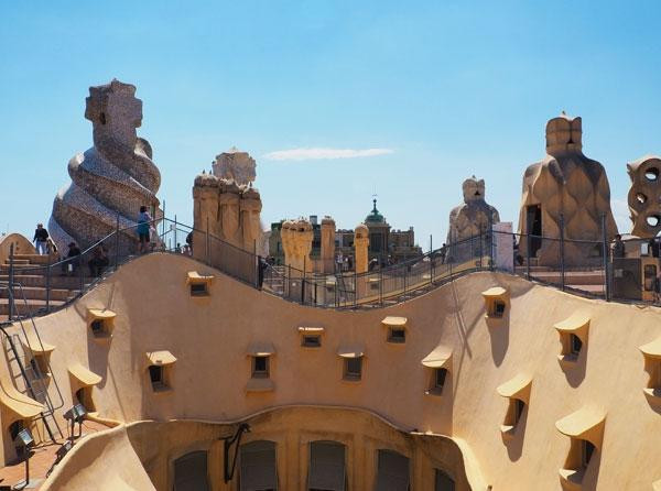 Casa Mila được xây dựng từ năm 1905 đến năm 1912. Ảnh: Casabatllo. Casa Mila được xây dựng từ năm 1905 đến năm 1912. Ảnh: Casabatllo.