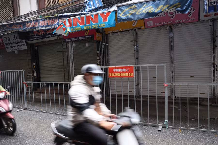 Ngoài ra, các trường hợp F0 ở Gia Bình (Bắc Ninh) và Phú Đô (Bắc Từ Liêm) đã về chợ Ninh Hiệp mua hàng. Trường hợp F0 bán quán Phở Cồ ở thôn 8, xã Ninh Hiệp cũng đã dương tính với SARS-Cov-2.