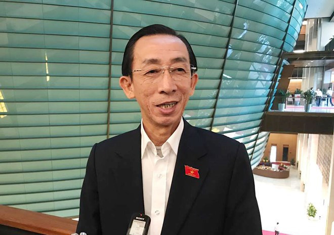 Đại biểu Trần Hoàng Ngân: Dự thảo Luật giáo dục sẽ miễn học phí đến cấp THCS, tạo điều kiện phổ cập học sinh. Đây là trách nhiệm của xã hội và là điều đương nhiên. Đại biểu Trần Hoàng Ngân: Dự thảo Luật giáo dục sẽ miễn học phí đến cấp THCS, tạo điều kiện phổ cập học sinh. Đây là trách nhiệm của xã hội và là điều đương nhiên.