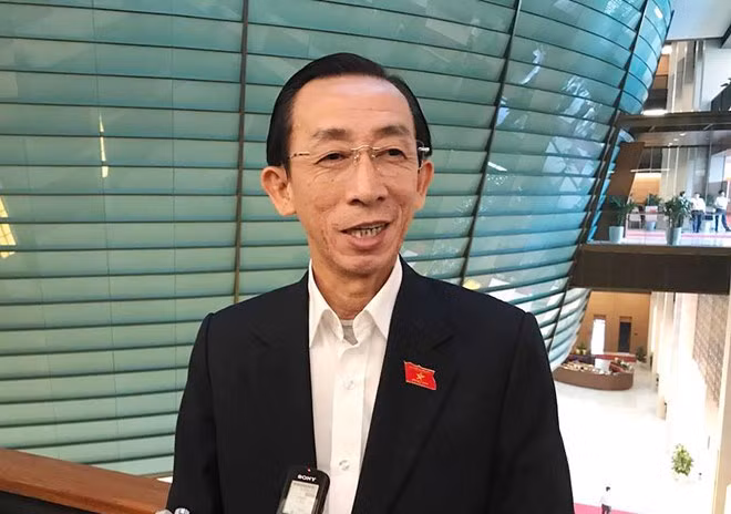 Đại biểu Trần Hoàng Ngân: Dự thảo Luật giáo dục sẽ miễn học phí đến cấp THCS, tạo điều kiện phổ cập học sinh. Đây là trách nhiệm của xã hội và là điều đương nhiên.