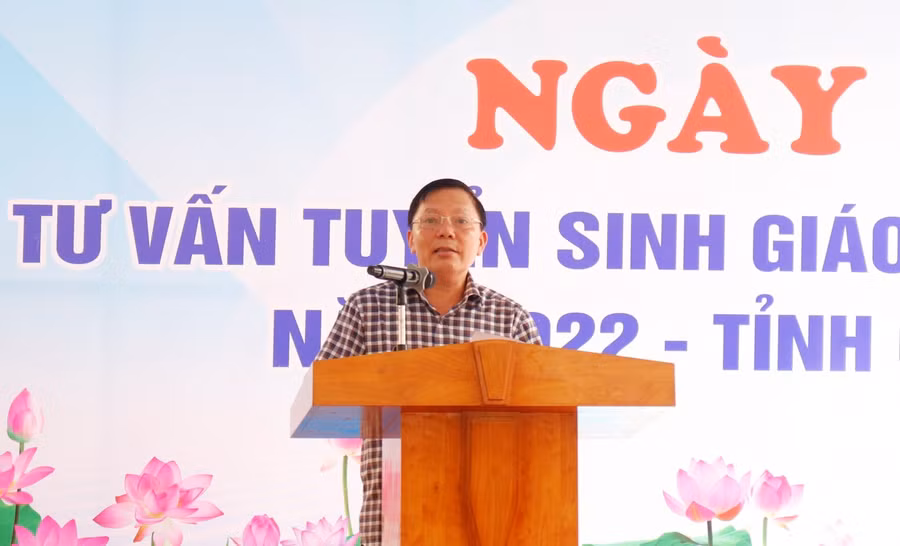 Ngày hội tư vấn, tuyển sinh có sự tham gia của 8 đơn vị, gồm 2 trường cao đẳng, 2 trường trung cấp, 2 trung tâm dịch vụ việc làm.