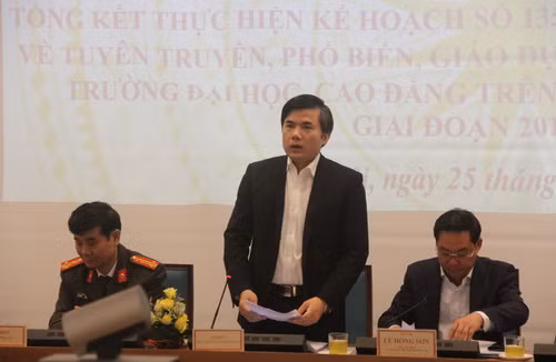 Ông Bùi Văn Linh phát biểu tại Hội nghị