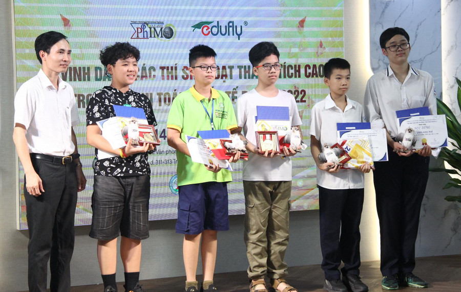 Các thí sinh đoạt Huy chương Vàng vòng quốc tế Kỳ thi Toán quốc tế PhiMo 2022. Các thí sinh đoạt Huy chương Vàng vòng quốc tế Kỳ thi Toán quốc tế PhiMo 2022.