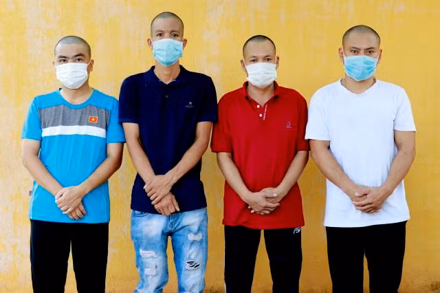 Các đối tượng Đăng, Thuật, Trường, Khánh (trừ trái qua phải) tại cơ quan công an. Ảnh: Công an Bình Phước.