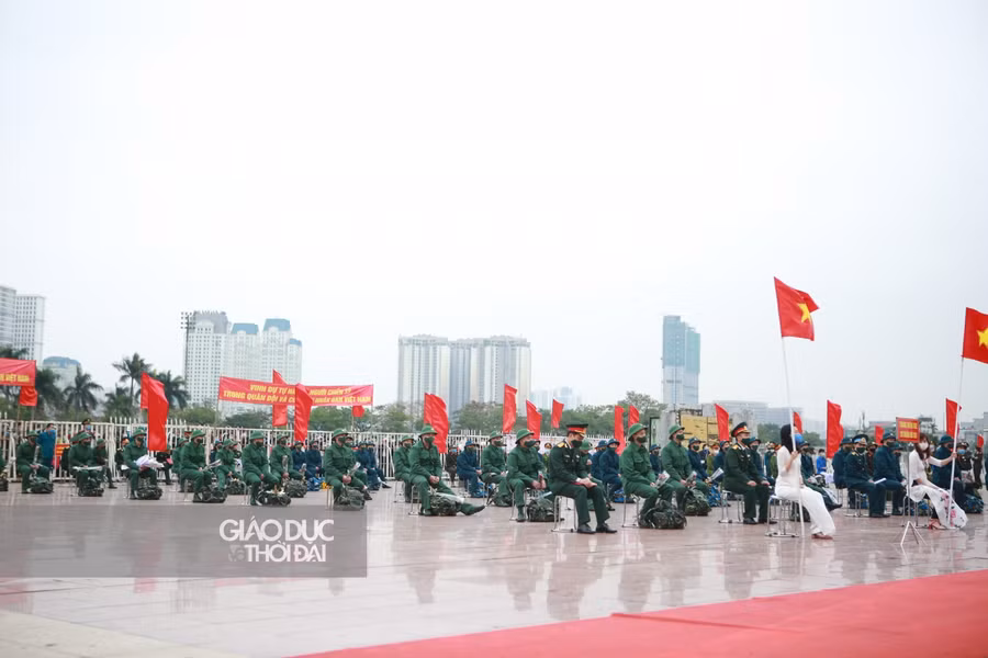 Năm 2021, tỷ lệ công dân chấp hành lệnh gọi khám sức khỏe nghĩa vụ của thành phố đạt 100%; công dân đạt sức khỏe đủ điều kiện nhập ngũ là 68,9%; công dân có trình độ đại học, cao đẳng, trung học chuyên nghiệp đạt 43%; thanh niên viết đơn tình nguyện đạt 30%.