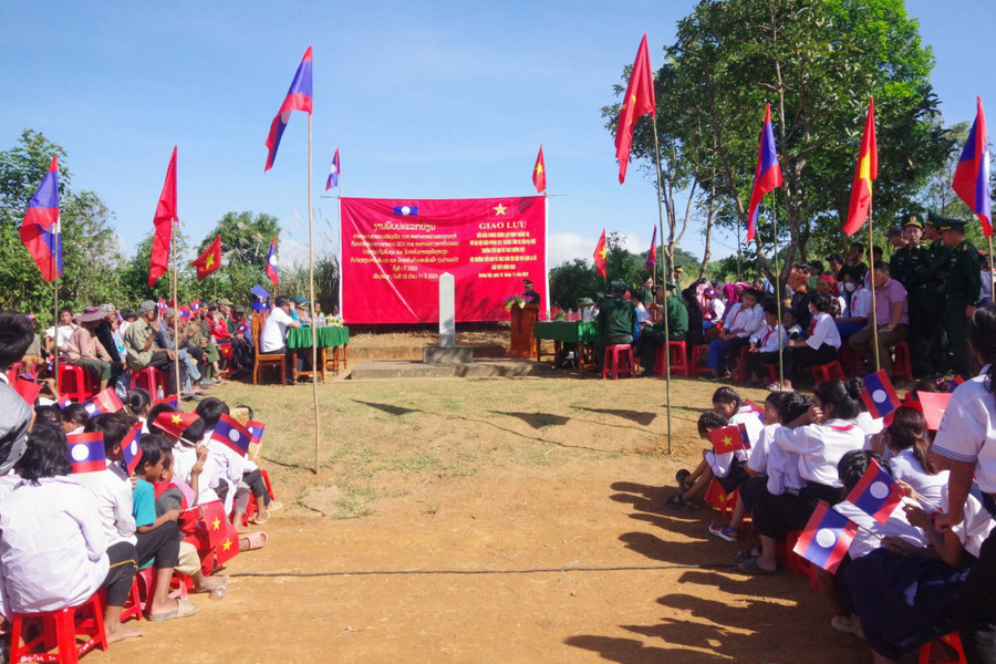 Tại đây, học sinh được truyền đạt kiến thức về biên giới. Tại đây, học sinh được truyền đạt kiến thức về biên giới.