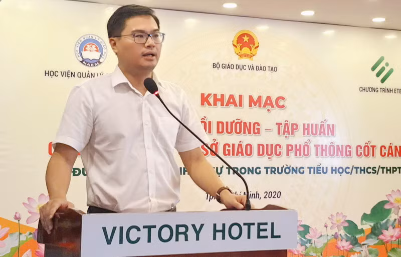 TS Đặng Văn Huấn - Phó Giám đốc Ban Quản lý Chương trình ETEP (Bộ GD&amp;ĐT) phát biểu tại lễ khai mạc