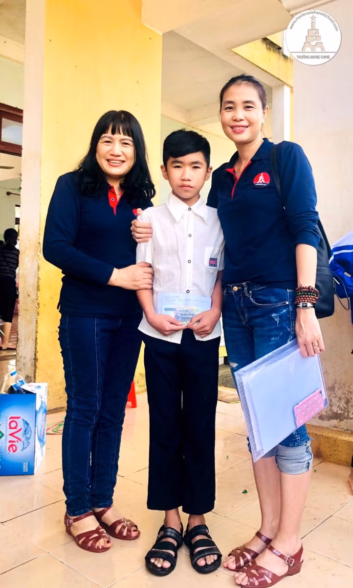 Trường Marie Curie hỗ trợ hơn 20 tấn hàng cho thầy - trò miền Trung ảnh 8