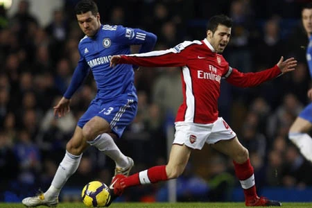 Fabregas &quot;phản pháo&quot; báo giới Tây Ban Nha