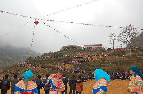 ...Giữa những thung lũng mù sương...