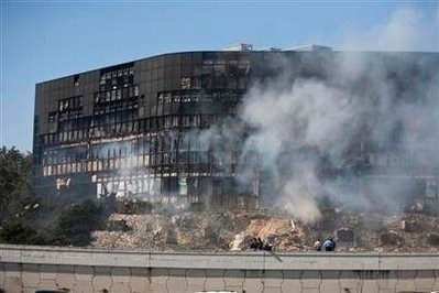 Cảnh tượng sau khi chiếc máy bay lao vào tòa nhà của IRS Cảnh tượng sau khi chiếc máy bay lao vào tòa nhà của IRS