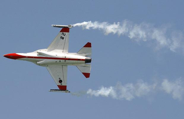 Cận cảnh triển lãm hàng không lớn nhất châu Á (clip) ảnh 5 A T-50 fighter jet of the Korean Aerospace Industries performs during a flight display