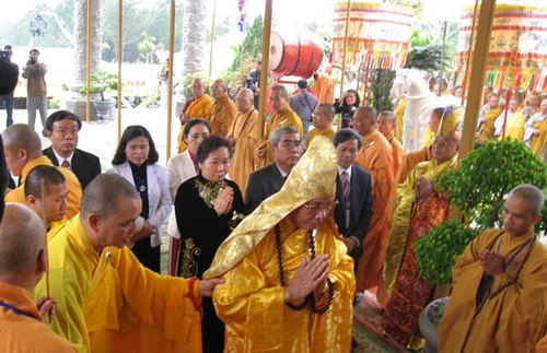 Khai hội đền Huyền Trân 2010