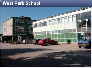 Phạt học sinh hư nghe nhạc Moza ảnh 1 Trường trung học West Park