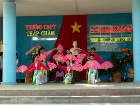 Đổi mới giáo dục: Lựa chọn khâu đột phá và tạo hiệu ứng dây chuyền ảnh 2 Phong trào thi đua