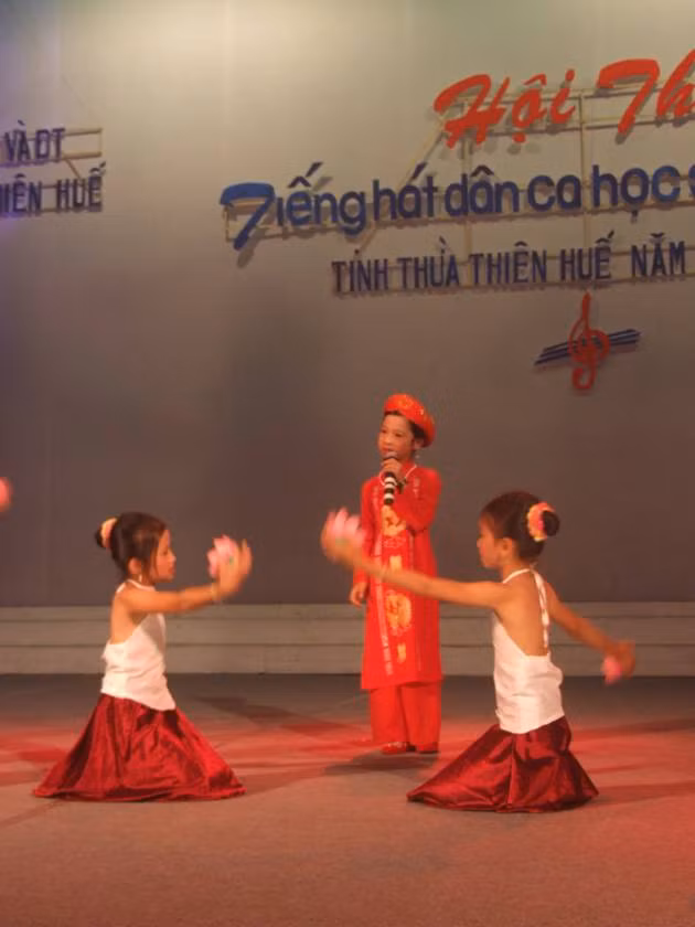 Học sinh tham gia Hội thi “Tiếng hát dân ca”
