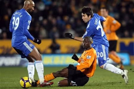 Deco (số 20) lên tiếng cảnh báo Arsenal…